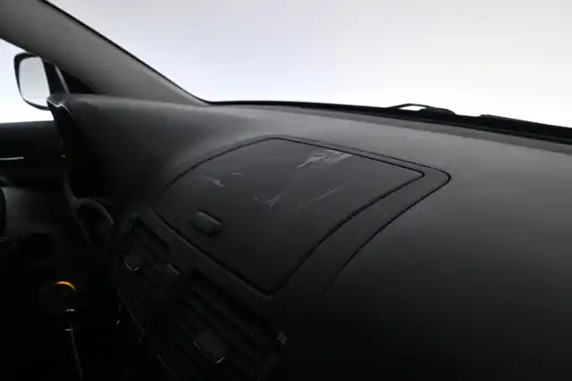 Punainen Farmari, Toyota Avensis – BMY-648