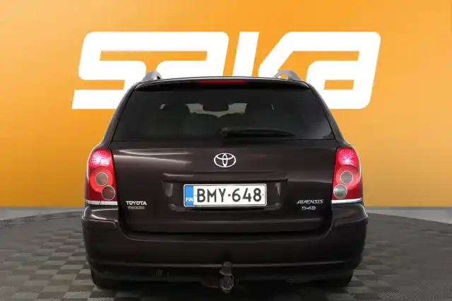 Punainen Farmari, Toyota Avensis – BMY-648