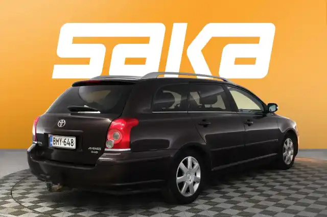 Punainen Farmari, Toyota Avensis – BMY-648