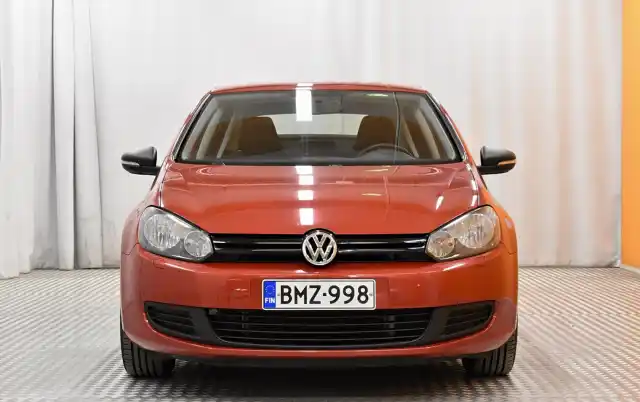 Punainen Viistoperä, Volkswagen Golf – BMZ-998