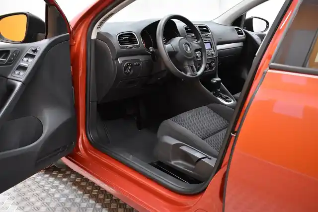 Punainen Viistoperä, Volkswagen Golf – BMZ-998