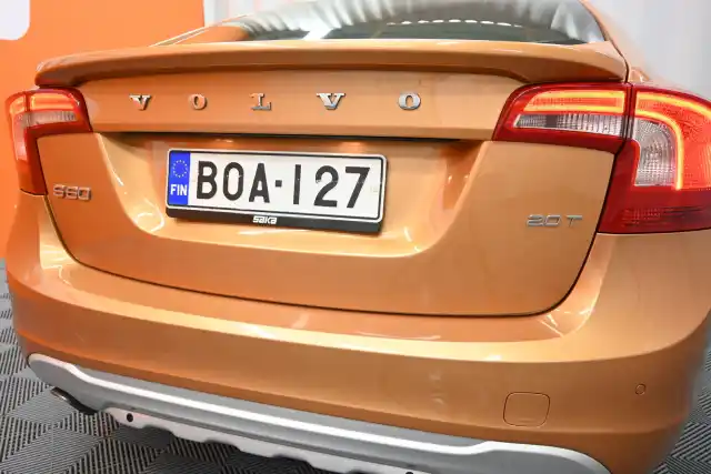Oranssi Sedan, Volvo S60 – BOA-127