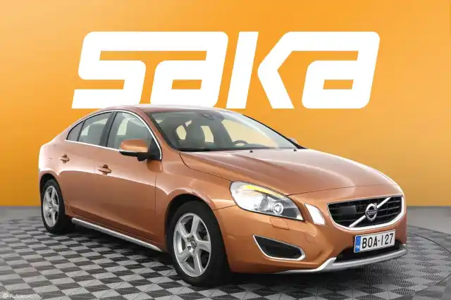 Oranssi Sedan, Volvo S60 – BOA-127