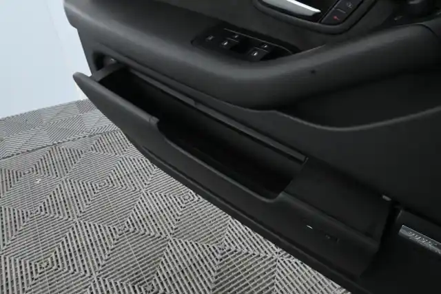 Hopea Sedan, Audi A8 – BOA-777