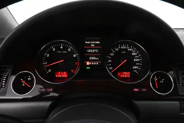 Hopea Sedan, Audi A8 – BOA-777