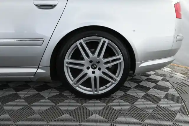 Hopea Sedan, Audi A8 – BOA-777