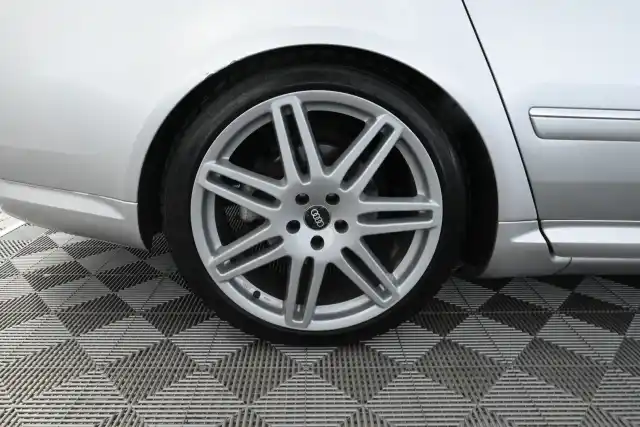 Hopea Sedan, Audi A8 – BOA-777