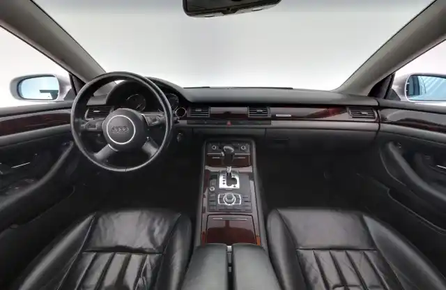 Hopea Sedan, Audi A8 – BOA-777