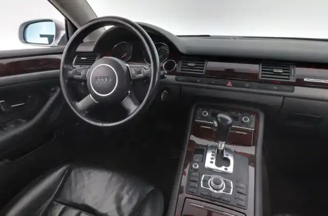 Hopea Sedan, Audi A8 – BOA-777