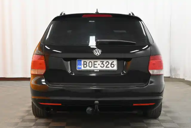 Musta Farmari, Volkswagen Golf – BOE-326