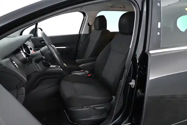 Musta Tila-auto, Peugeot 5008 – BOH-826