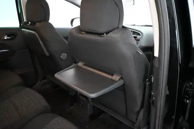 Musta Tila-auto, Peugeot 5008 – BOH-826