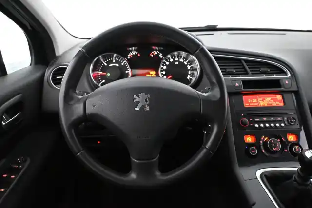 Musta Tila-auto, Peugeot 5008 – BOH-826