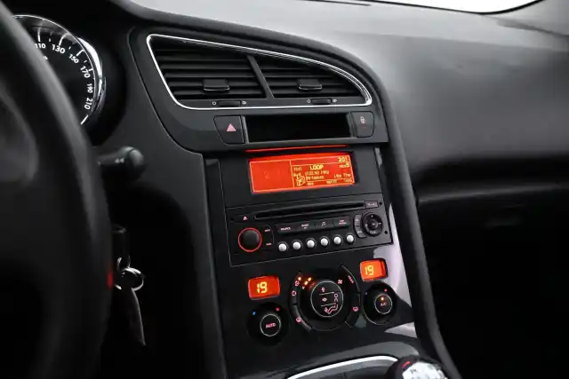 Musta Tila-auto, Peugeot 5008 – BOH-826