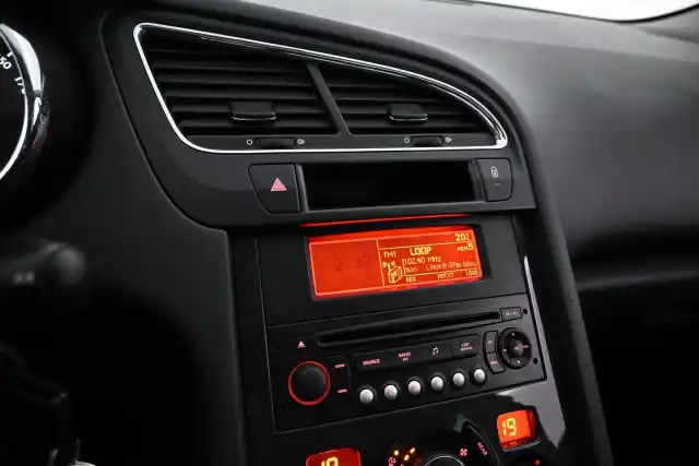 Musta Tila-auto, Peugeot 5008 – BOH-826
