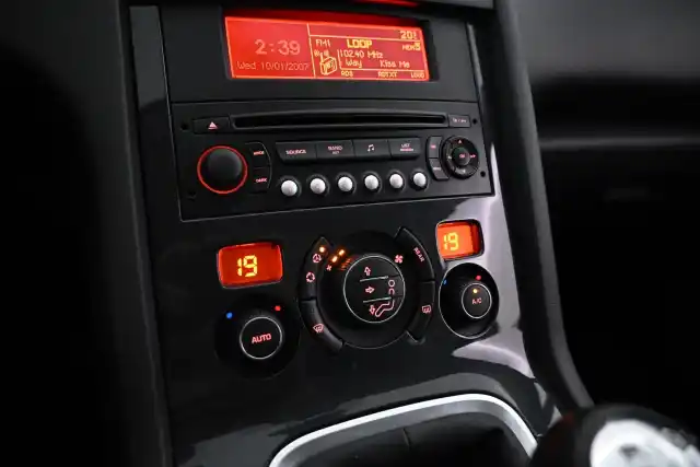 Musta Tila-auto, Peugeot 5008 – BOH-826