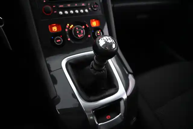Musta Tila-auto, Peugeot 5008 – BOH-826
