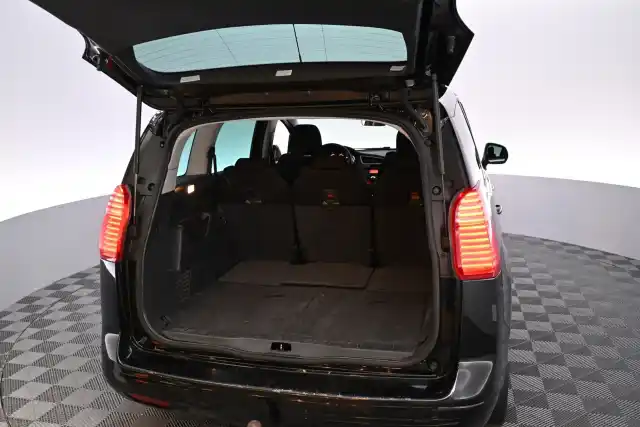 Musta Tila-auto, Peugeot 5008 – BOH-826