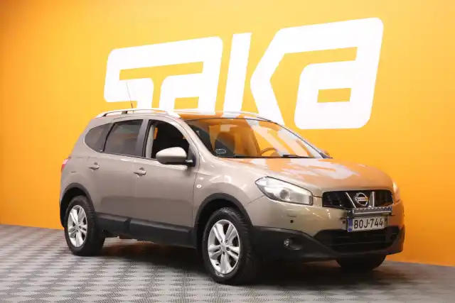 Beige Maastoauto, Nissan Qashqai+2 – BOJ-744