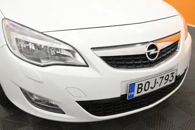 Valkoinen Viistoperä, Opel Astra – BOJ-793