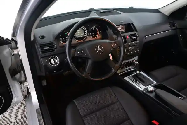 Harmaa Sedan, Mercedes-Benz C – BOK-272