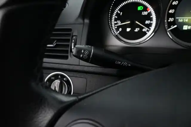 Harmaa Sedan, Mercedes-Benz C – BOK-272