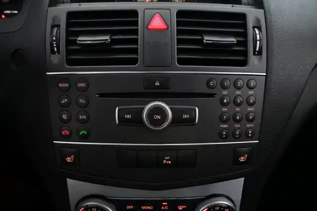 Harmaa Sedan, Mercedes-Benz C – BOK-272