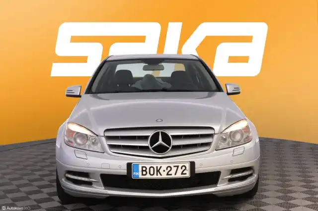 Harmaa Sedan, Mercedes-Benz C – BOK-272