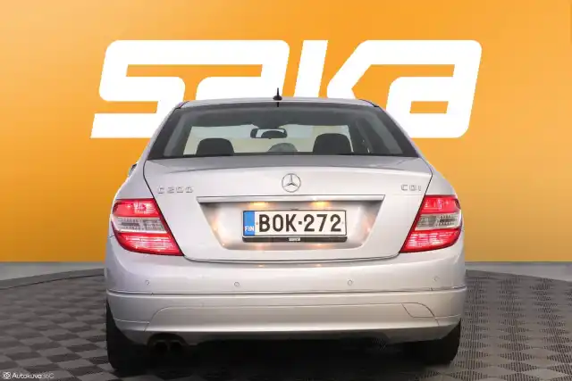Harmaa Sedan, Mercedes-Benz C – BOK-272