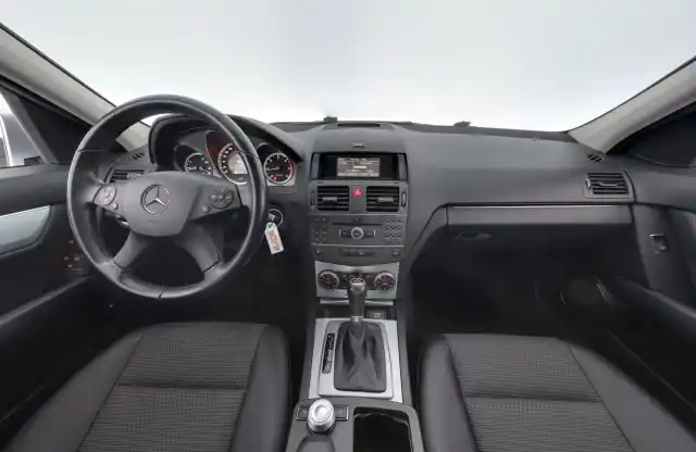 Harmaa Sedan, Mercedes-Benz C – BOK-272