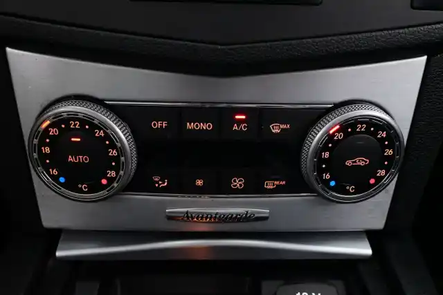 Harmaa Sedan, Mercedes-Benz C – BOK-272