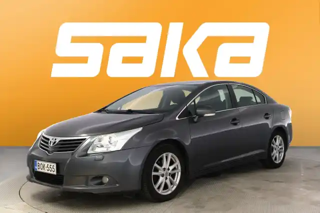 Harmaa Sedan, Toyota Avensis – BOK-555
