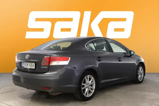 Harmaa Sedan, Toyota Avensis – BOK-555