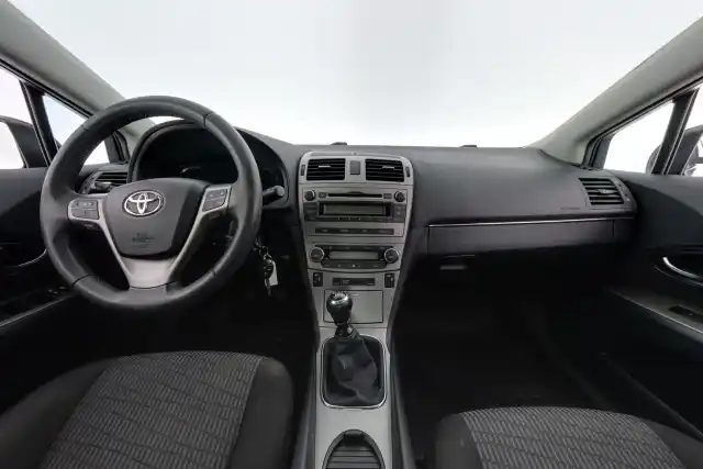 Harmaa Sedan, Toyota Avensis – BOK-555