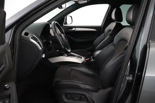 Harmaa Maastoauto, Audi Q5 – BON-143