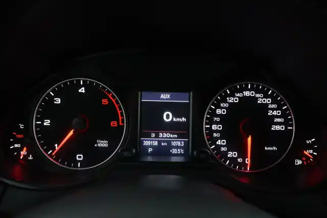 Harmaa Maastoauto, Audi Q5 – BON-143