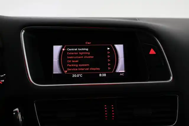 Harmaa Maastoauto, Audi Q5 – BON-143