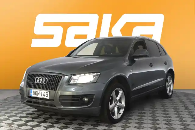 Harmaa Maastoauto, Audi Q5 – BON-143