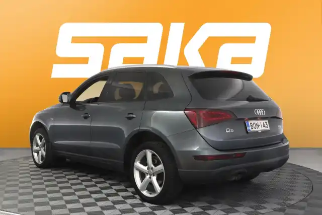 Harmaa Maastoauto, Audi Q5 – BON-143