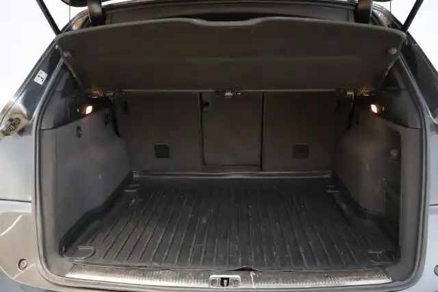 Harmaa Maastoauto, Audi Q5 – BON-143