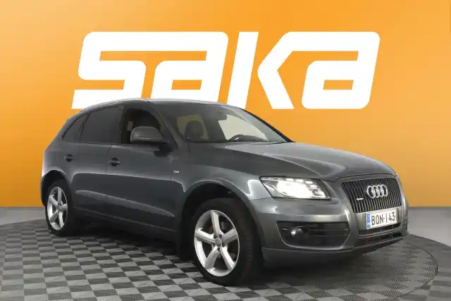 Harmaa Maastoauto, Audi Q5 – BON-143