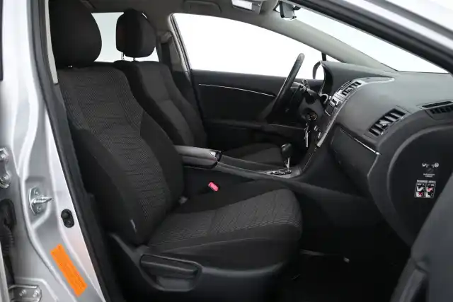 Hopea Farmari, Toyota Avensis – BON-442