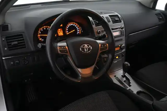 Hopea Farmari, Toyota Avensis – BON-442