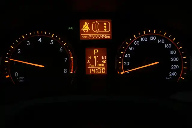 Hopea Farmari, Toyota Avensis – BON-442