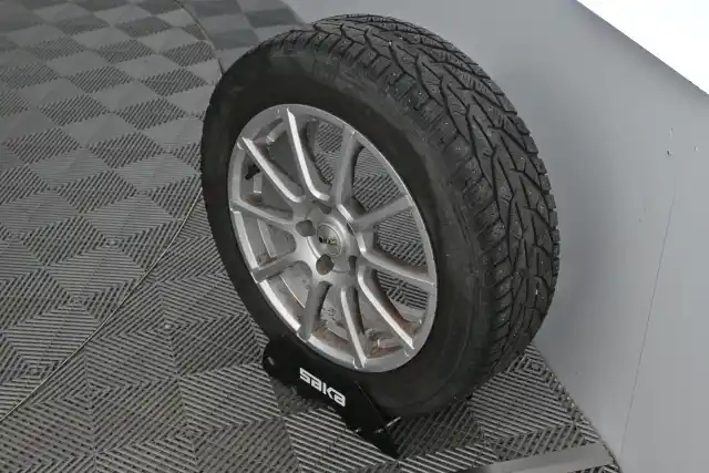 Hopea Farmari, Toyota Avensis – BON-442