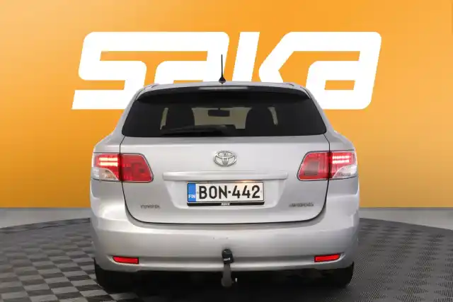 Hopea Farmari, Toyota Avensis – BON-442