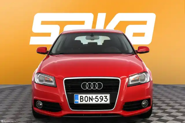 Punainen Viistoperä, Audi A3 – BON-593