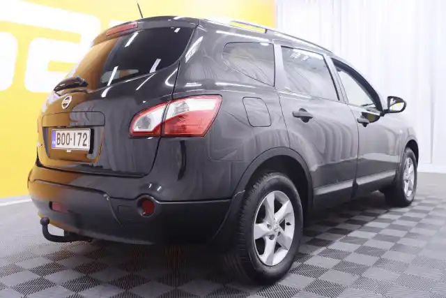 Musta Maastoauto, Nissan Qashqai+2 – BOO-172