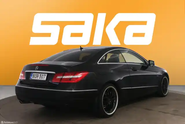 Musta Coupe, Mercedes-Benz E – BOR-307