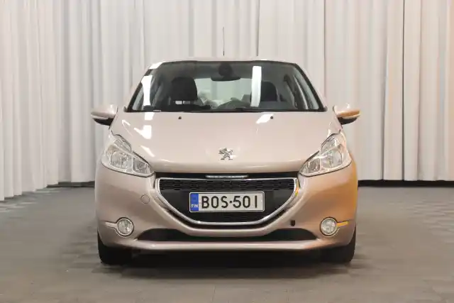 Harmaa Viistoperä, Peugeot 208 – BOS-501